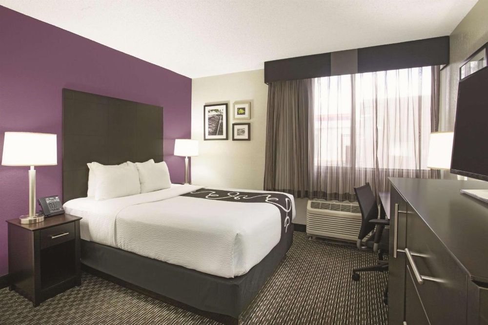 La Quinta Inn & Suites by Wyndham Fort Lauderdale Tamarac Main image